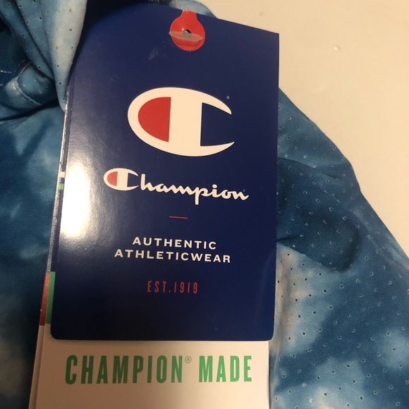 Champion women’s high rise shorts - Picture 4 of 9